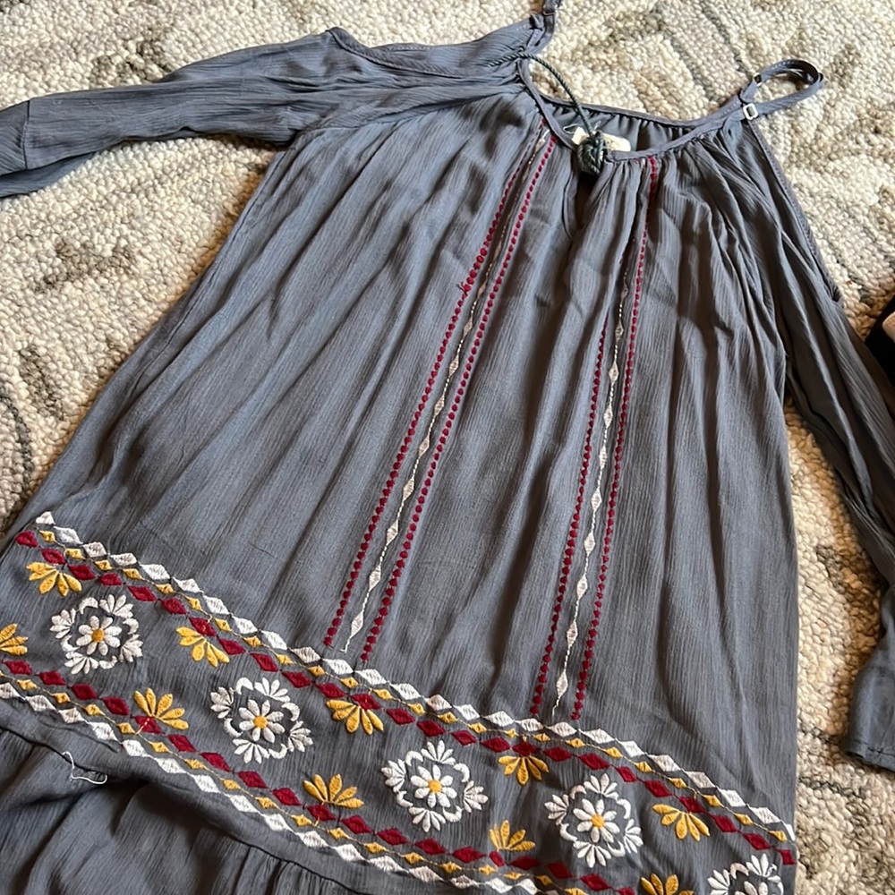Strap/off shoulder dress Size L/ Never worn